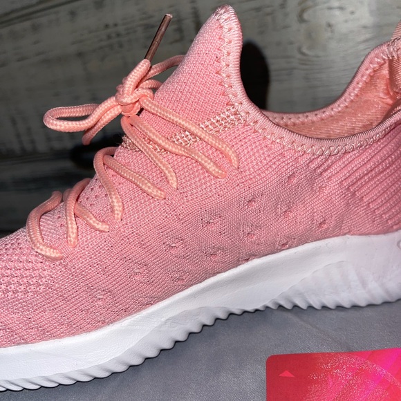 2 PAIRS OF ATHLETIC GYM SHOES! - Picture 4 of 11